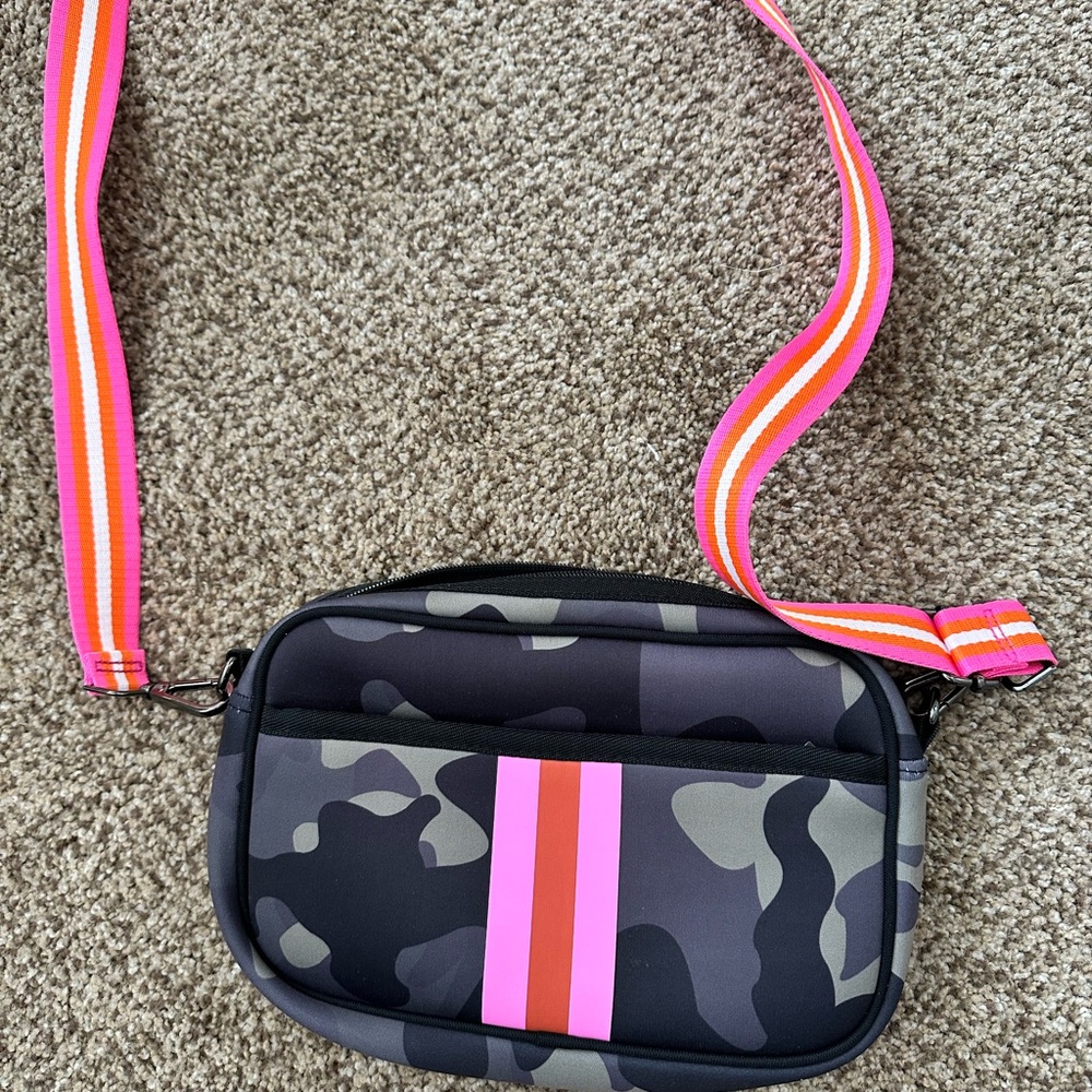 Women Crossbody Bag Waterproof Messenger Purses with Strap Tassel Wallet